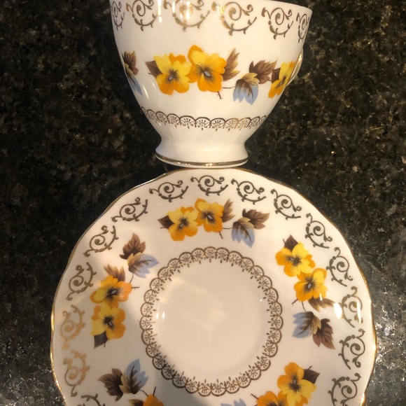 Vintage Clolclough England 8311 Footed Cup & Saucer 8oz with Yellow Gold Accents - Picture 5 of 8